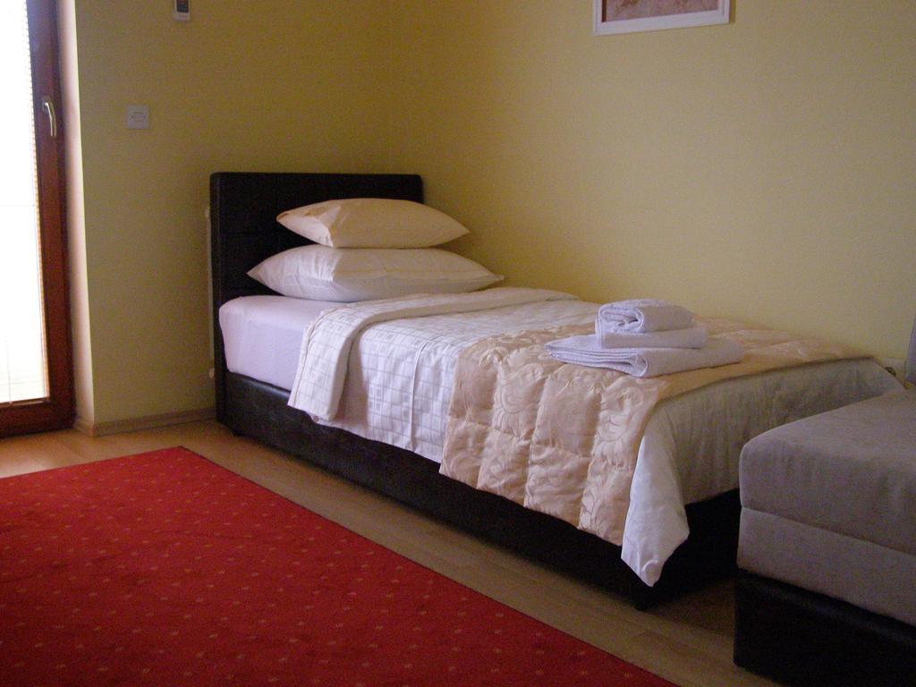 Hotel Arizona Sarajevo Lukavica Exterior photo