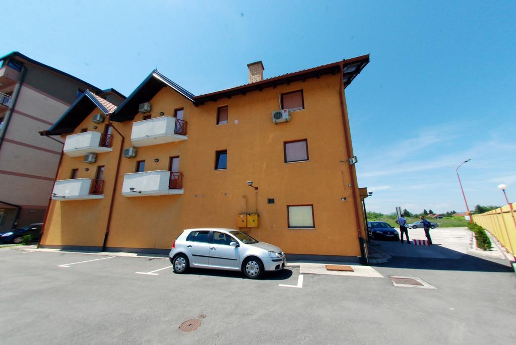 Hotel Arizona Sarajevo Lukavica Exterior photo