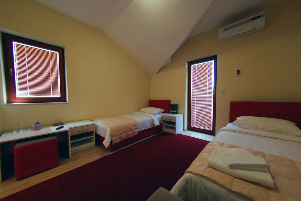 Hotel Arizona Sarajevo Lukavica Exterior photo
