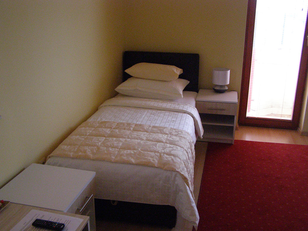 Hotel Arizona Sarajevo Lukavica Exterior photo